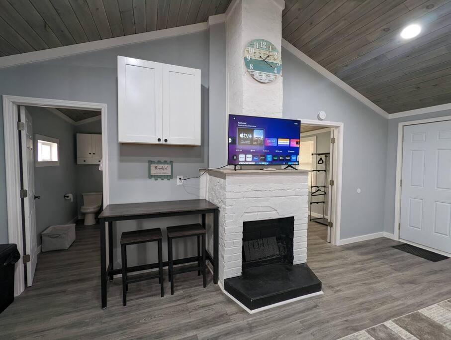 Summerlee Suite - Beautiful Remodeled Farmhouse Oak Hill Екстер'єр фото